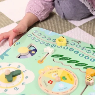 Drevená manipulačná tabuľa s hodinami „Môj prvý kalendár“ pre deti