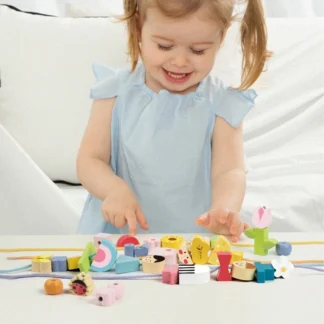 Drevené niťové bloky na obväzovanie detí 73 ks.