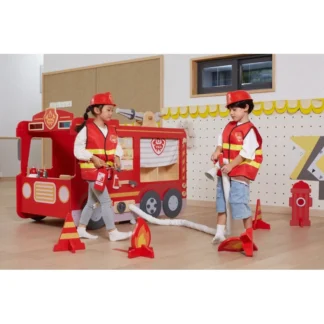 Montessori ihrisko s veľkým dreveným hasičským autom VIGA