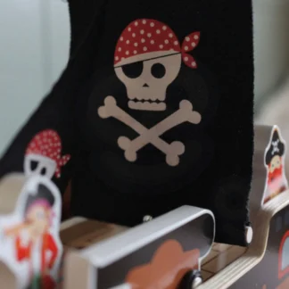 Sada drevených figúrok pirátskej lode