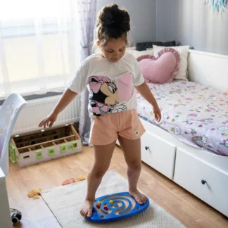 senzorická drevená balančná doska s bludiskom