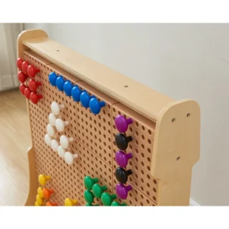 Veľké farebné kolíky na tabuľu s tematikou STEM, 128 ks – 8 farieb